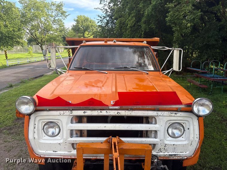 image for item NM9818 1975 Dodge D600 dump truck