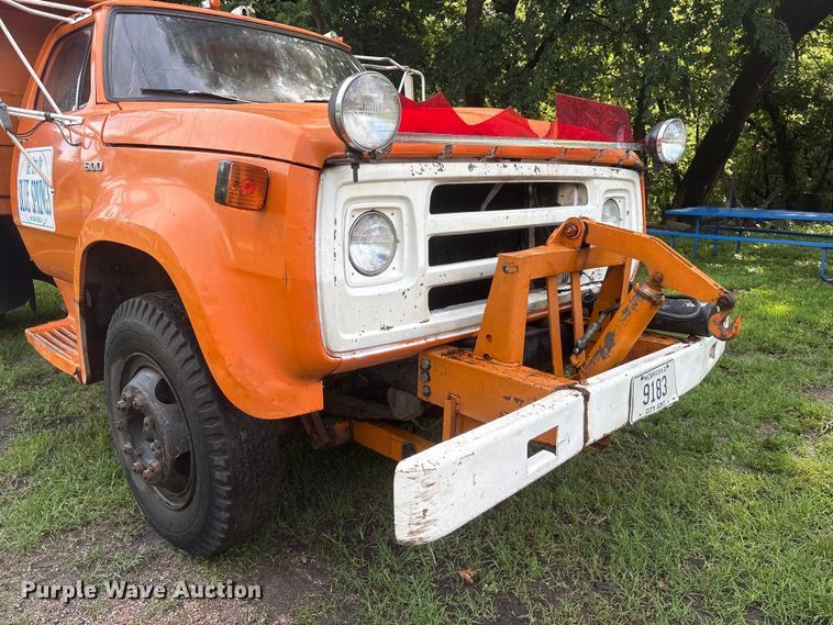 image for item NM9818 1975 Dodge D600 dump truck