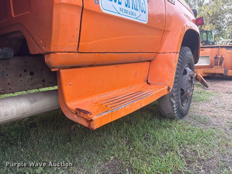 image for item NM9818 1975 Dodge D600 dump truck