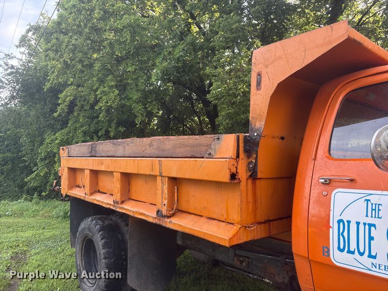 image for item NM9818 1975 Dodge D600 dump truck