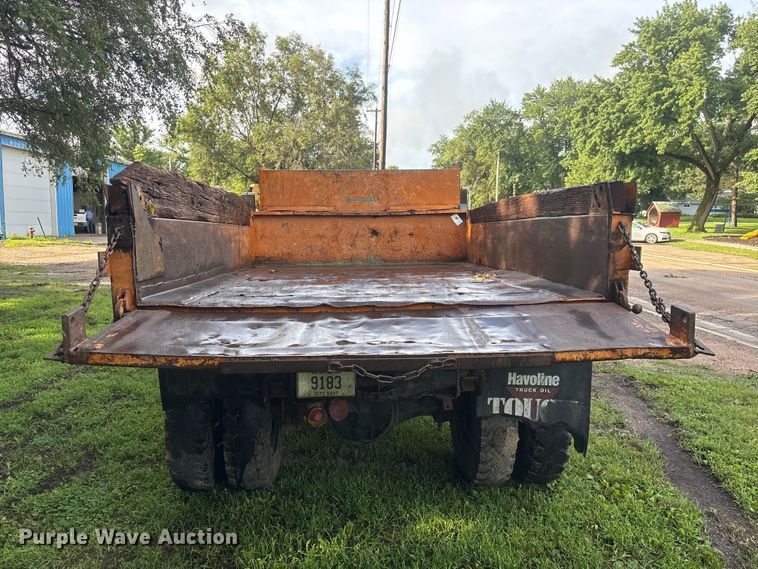 image for item NM9818 1975 Dodge D600 dump truck