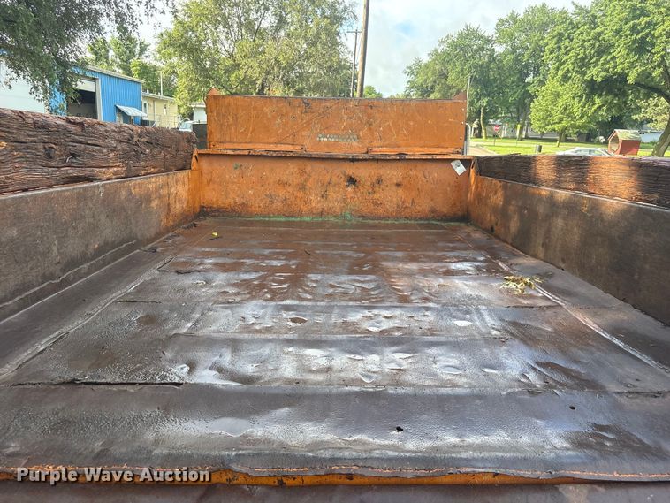 image for item NM9818 1975 Dodge D600 dump truck