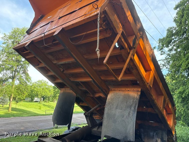 image for item NM9818 1975 Dodge D600 dump truck