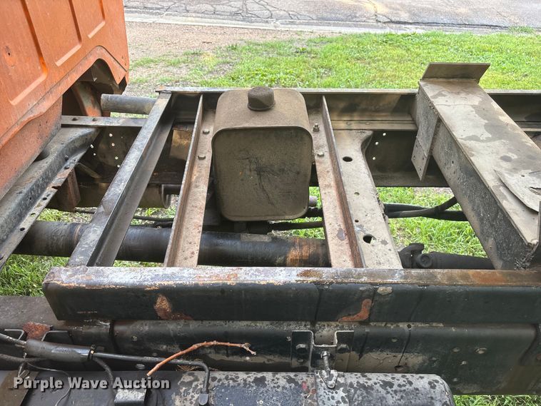 image for item NM9818 1975 Dodge D600 dump truck