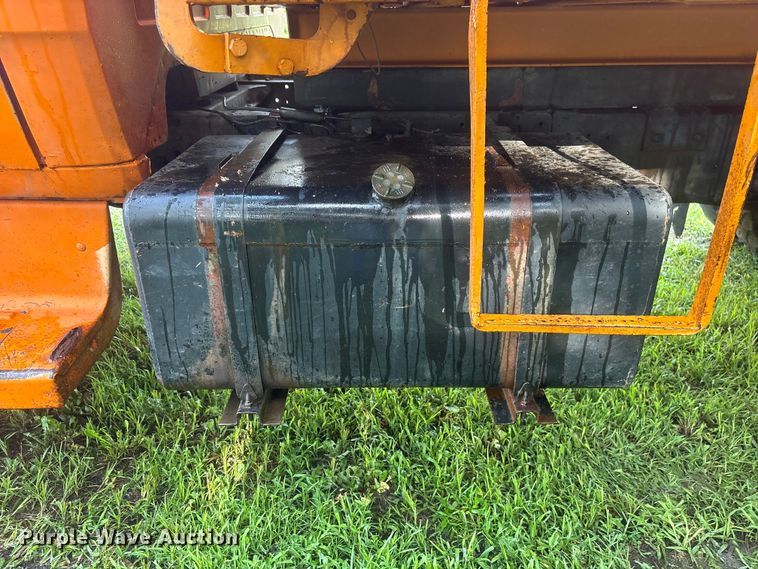 image for item NM9818 1975 Dodge D600 dump truck