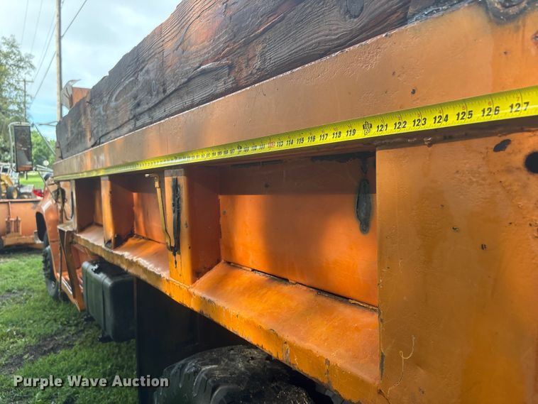 image for item NM9818 1975 Dodge D600 dump truck