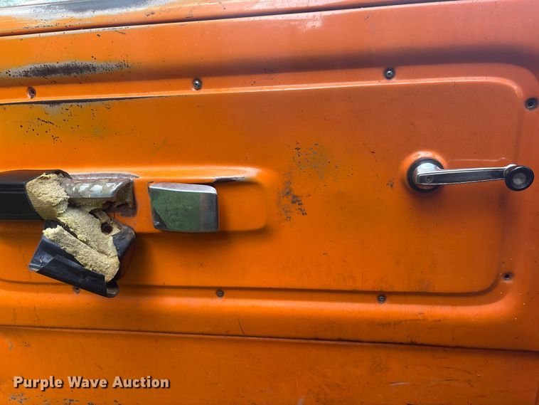 image for item NM9818 1975 Dodge D600 dump truck