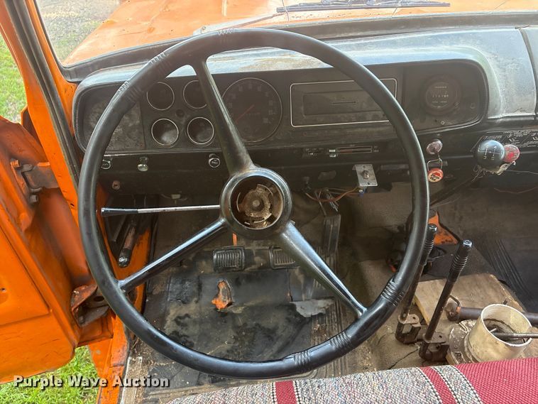 image for item NM9818 1975 Dodge D600 dump truck