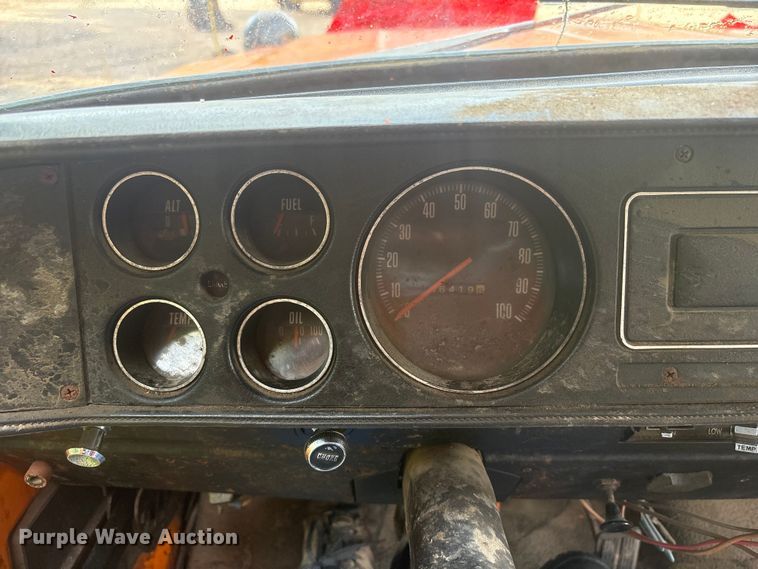 image for item NM9818 1975 Dodge D600 dump truck