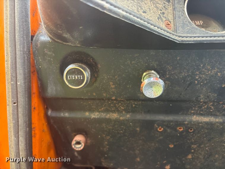 image for item NM9818 1975 Dodge D600 dump truck