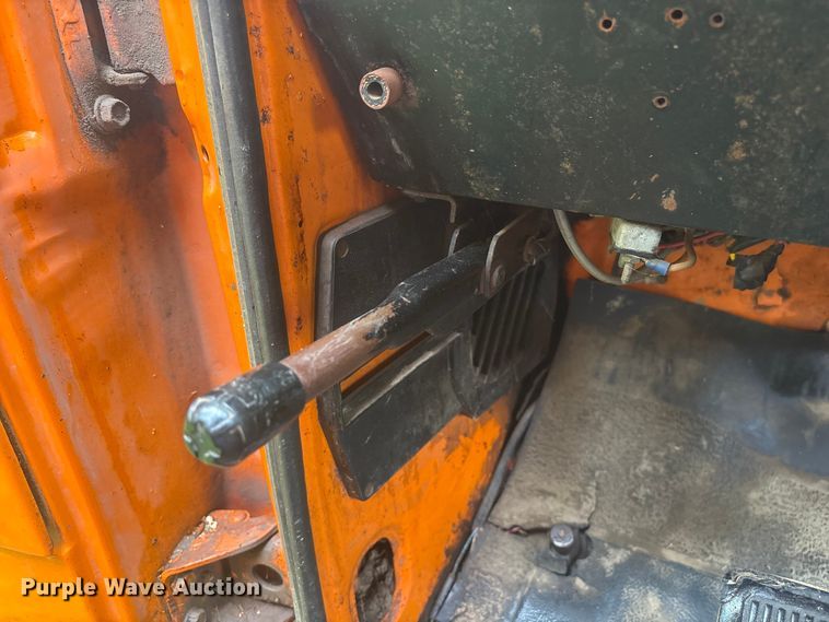image for item NM9818 1975 Dodge D600 dump truck