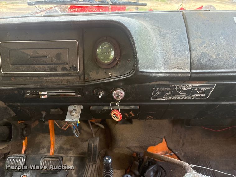 image for item NM9818 1975 Dodge D600 dump truck