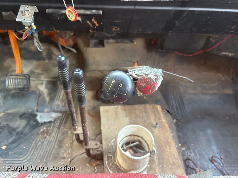 image for item NM9818 1975 Dodge D600 dump truck