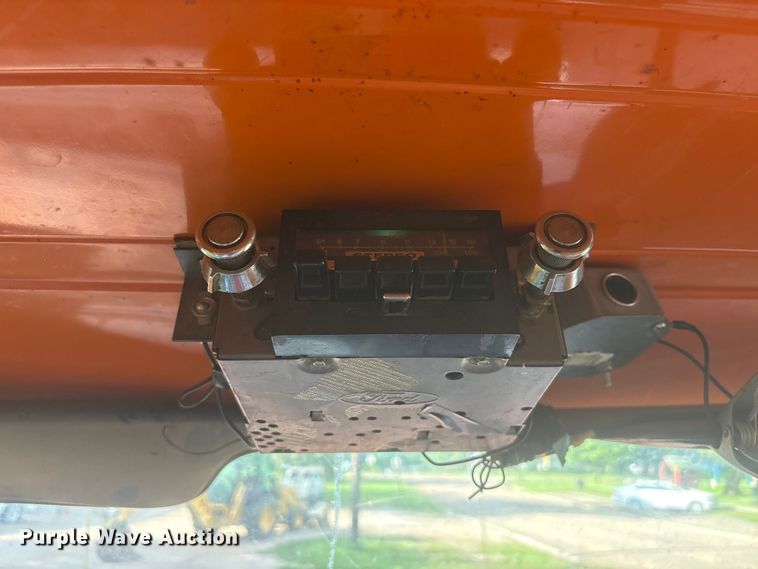 image for item NM9818 1975 Dodge D600 dump truck