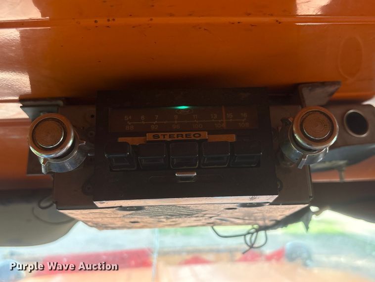 image for item NM9818 1975 Dodge D600 dump truck