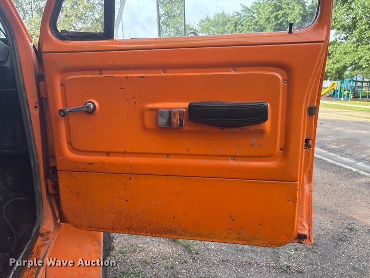 image for item NM9818 1975 Dodge D600 dump truck