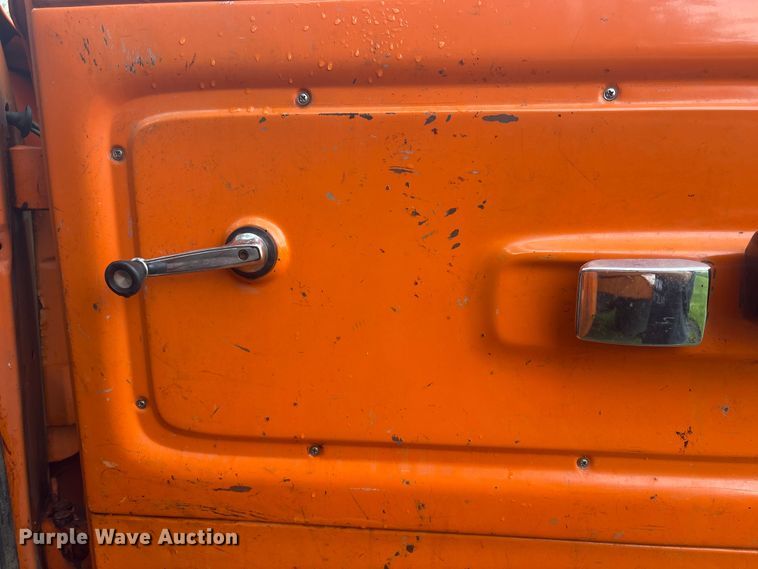 image for item NM9818 1975 Dodge D600 dump truck