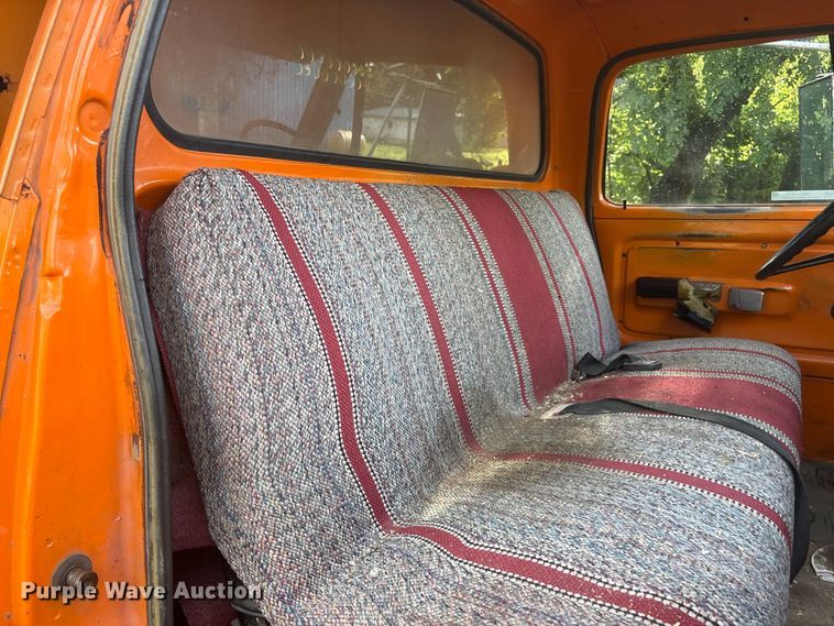 image for item NM9818 1975 Dodge D600 dump truck