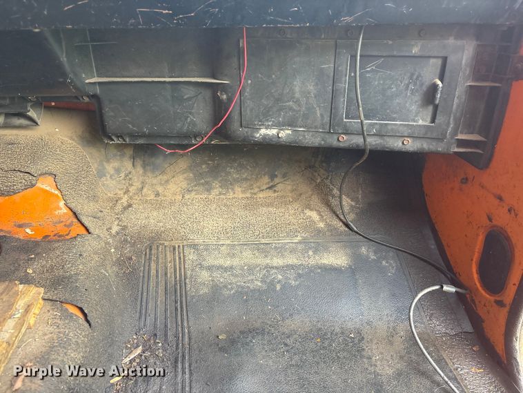 image for item NM9818 1975 Dodge D600 dump truck