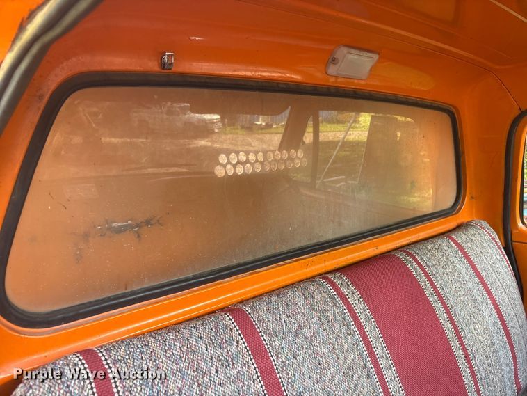 image for item NM9818 1975 Dodge D600 dump truck
