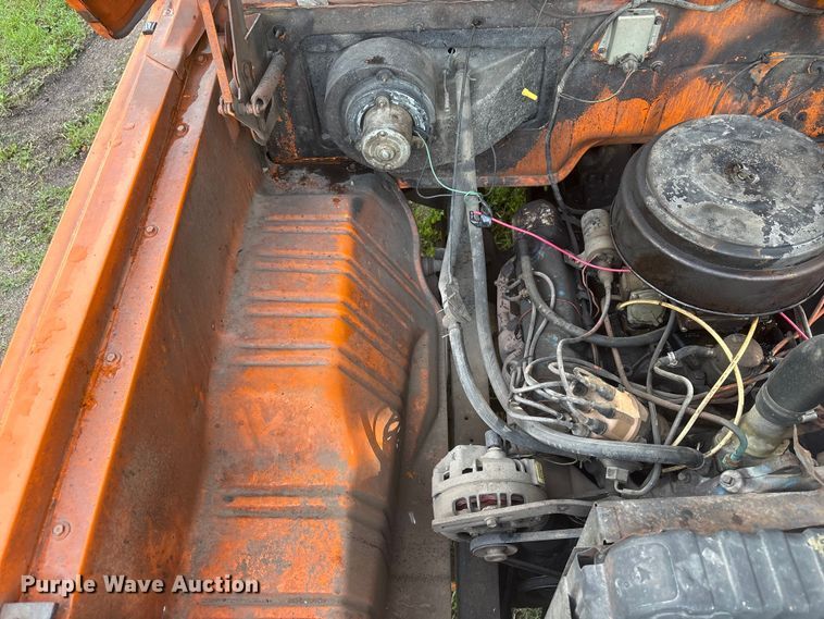 image for item NM9818 1975 Dodge D600 dump truck
