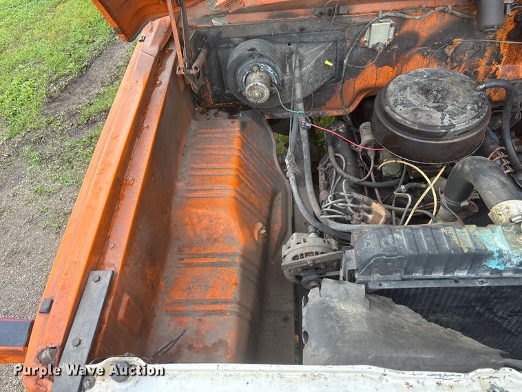 image for item NM9818 1975 Dodge D600 dump truck