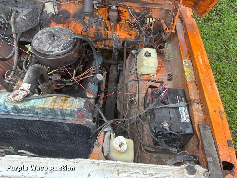 image for item NM9818 1975 Dodge D600 dump truck