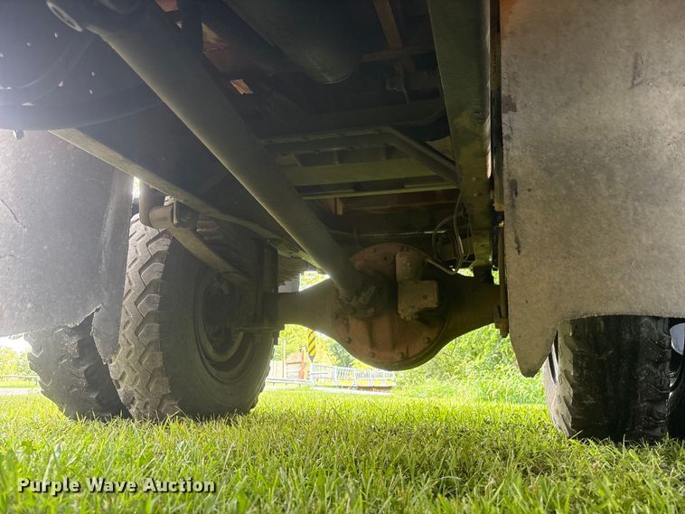 image for item NM9818 1975 Dodge D600 dump truck