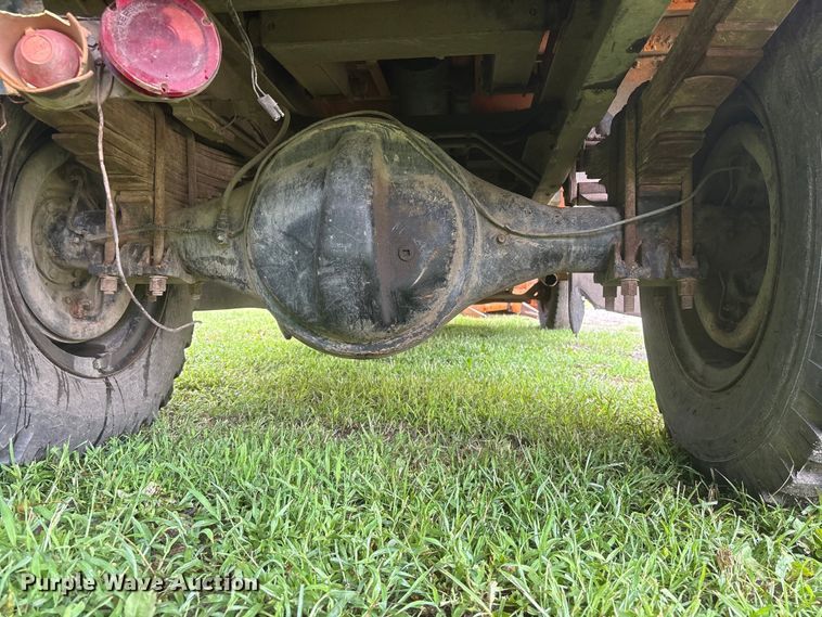 image for item NM9818 1975 Dodge D600 dump truck
