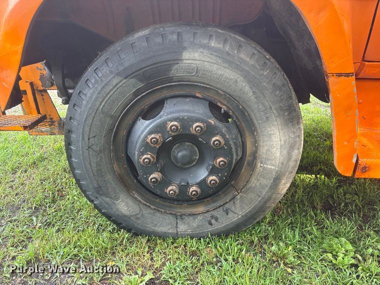 image for item NM9818 1975 Dodge D600 dump truck