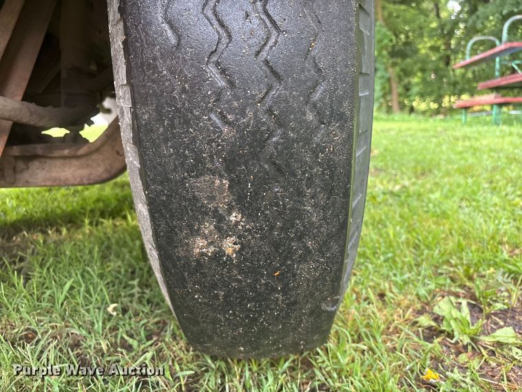image for item NM9818 1975 Dodge D600 dump truck