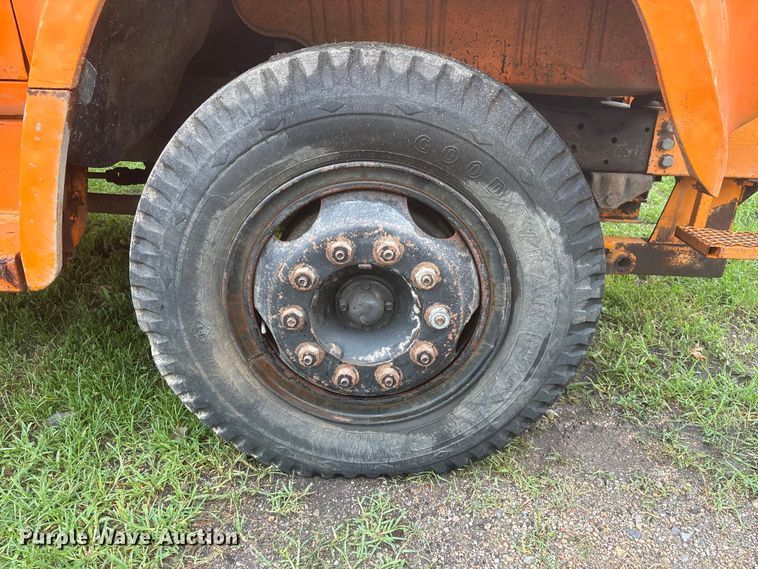 image for item NM9818 1975 Dodge D600 dump truck