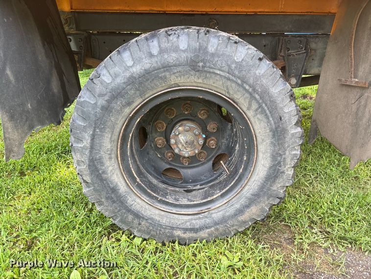 image for item NM9818 1975 Dodge D600 dump truck