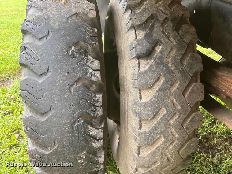 image for item NM9818 1975 Dodge D600 dump truck