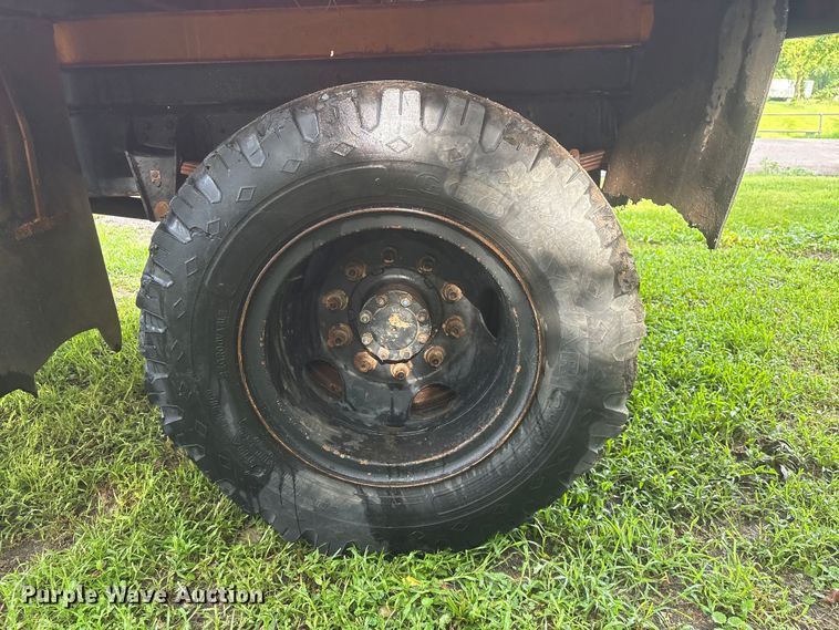 image for item NM9818 1975 Dodge D600 dump truck