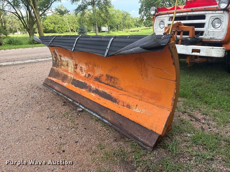image for item NM9818 1975 Dodge D600 dump truck