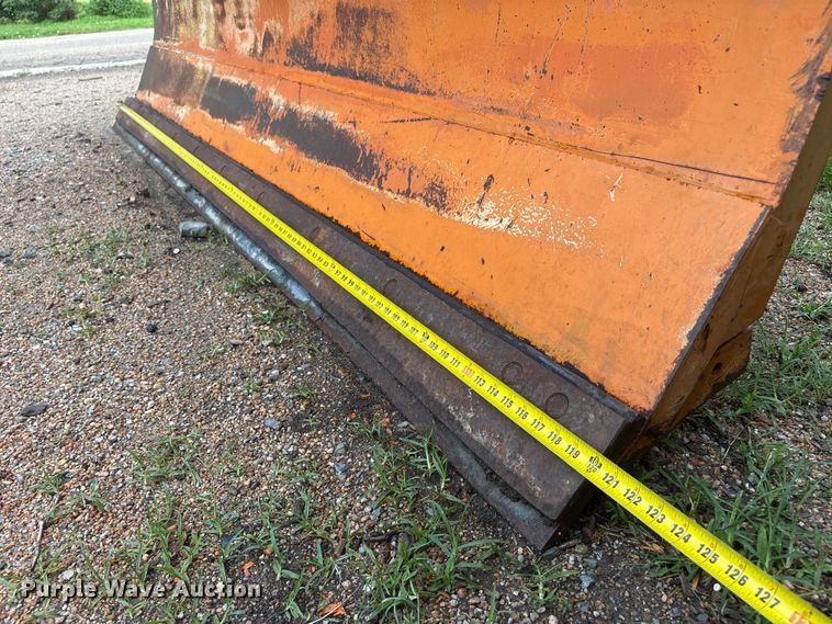 image for item NM9818 1975 Dodge D600 dump truck