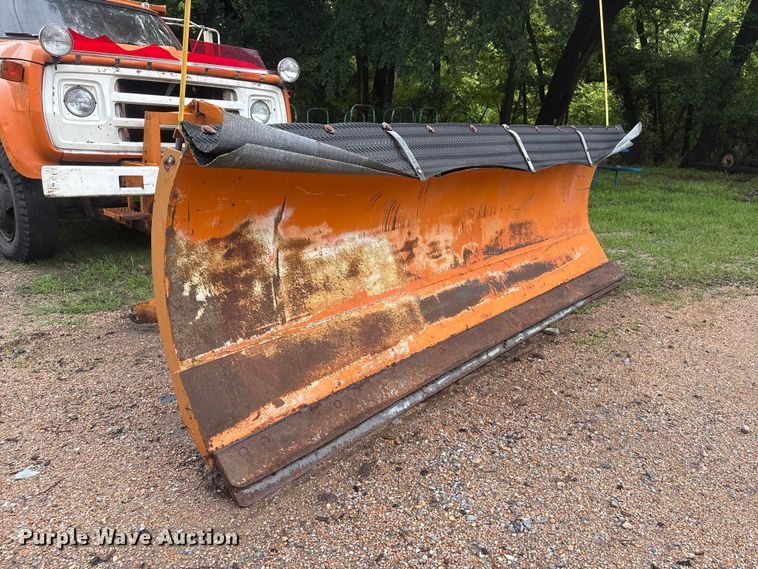image for item NM9818 1975 Dodge D600 dump truck