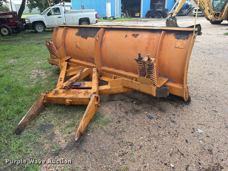 image for item NM9818 1975 Dodge D600 dump truck