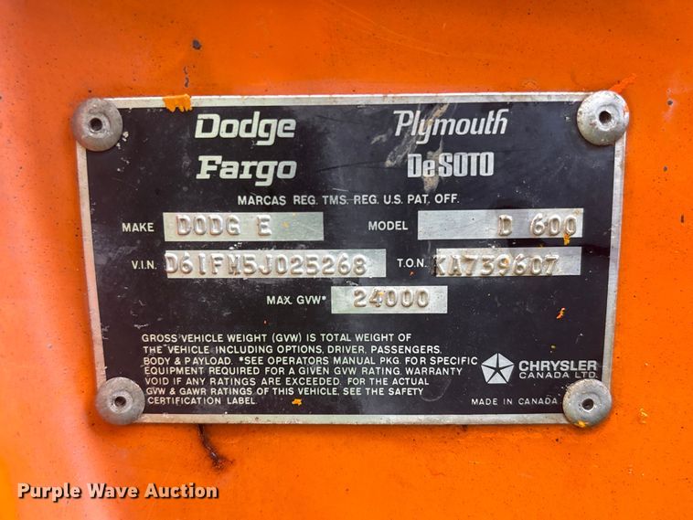 image for item NM9818 1975 Dodge D600 dump truck