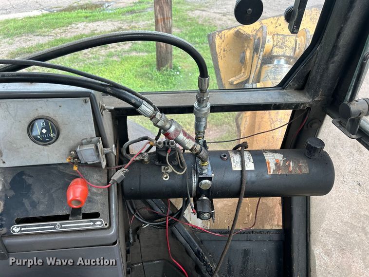 image for item NM9820 1989 Ford 455C backhoe