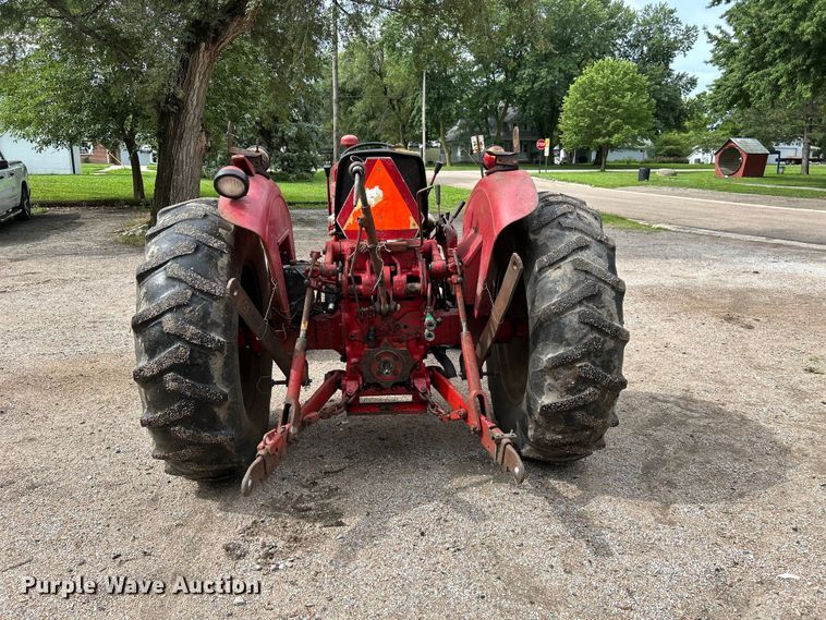 image for item NM9821 1970 International Harvester 544 Tractor
