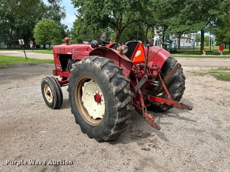 image for item NM9821 1970 International Harvester 544 Tractor
