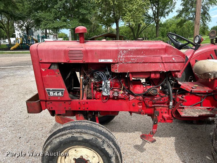 image for item NM9821 1970 International Harvester 544 Tractor