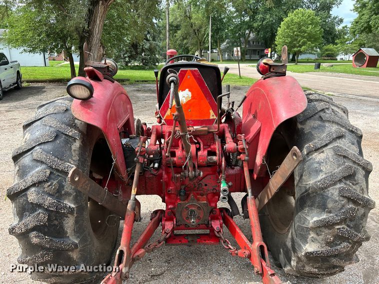 image for item NM9821 1970 International Harvester 544 Tractor