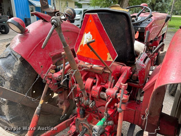 image for item NM9821 1970 International Harvester 544 Tractor