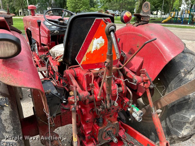 image for item NM9821 1970 International Harvester 544 Tractor