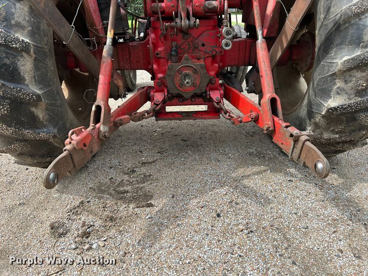 image for item NM9821 1970 International Harvester 544 Tractor