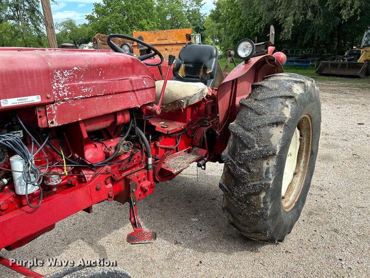 image for item NM9821 1970 International Harvester 544 Tractor