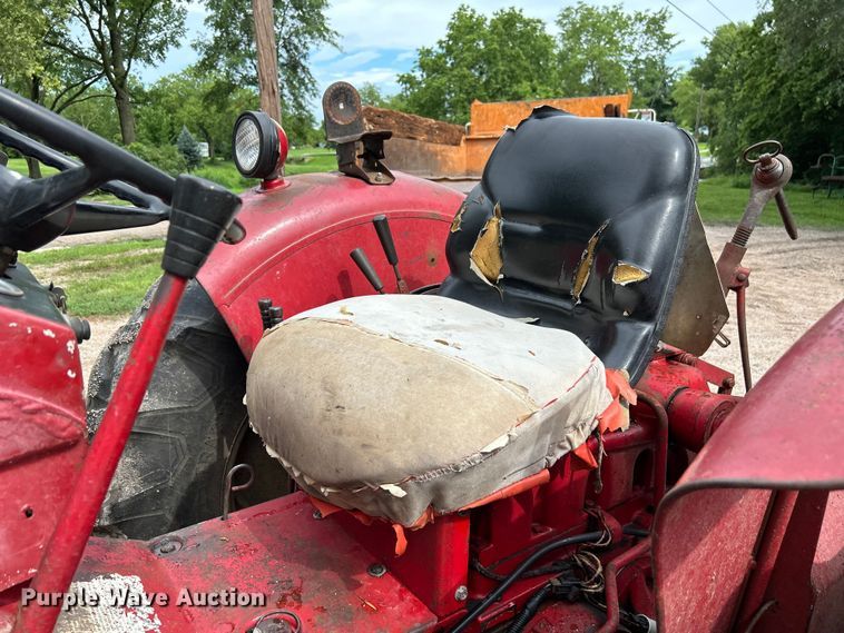 image for item NM9821 1970 International Harvester 544 Tractor